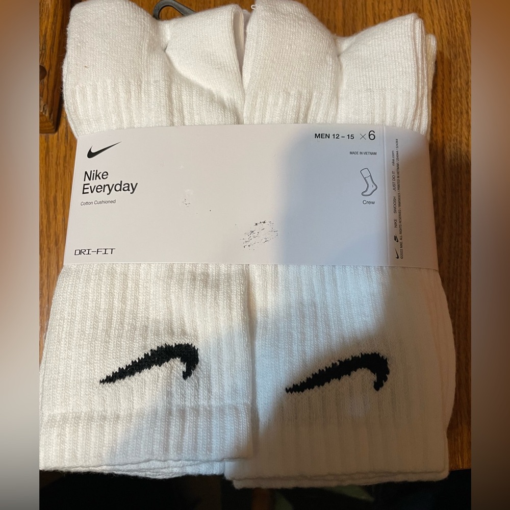 Nike Everyday Dri-FIT White Crew Socks